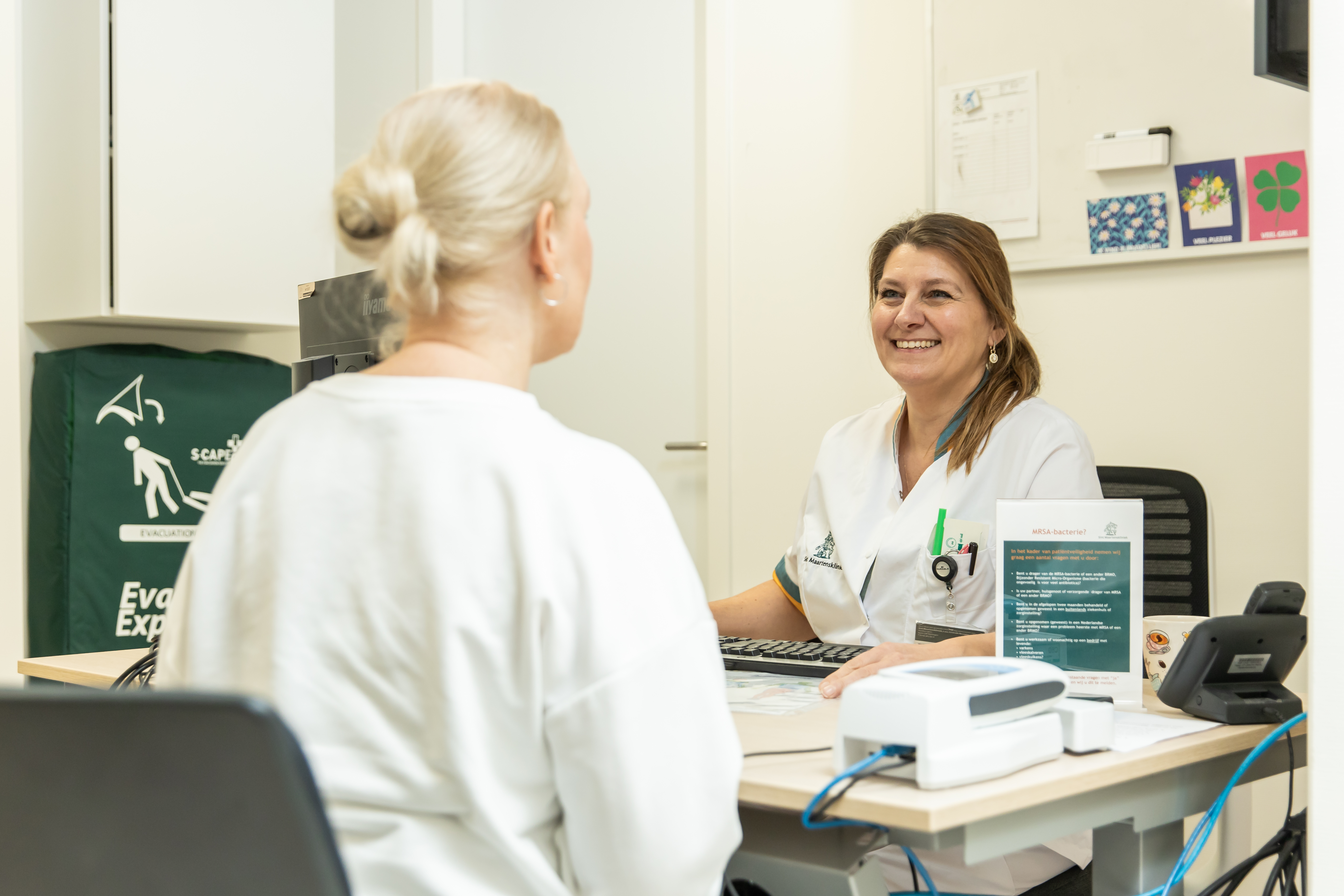 gesprek patient en arts pijn