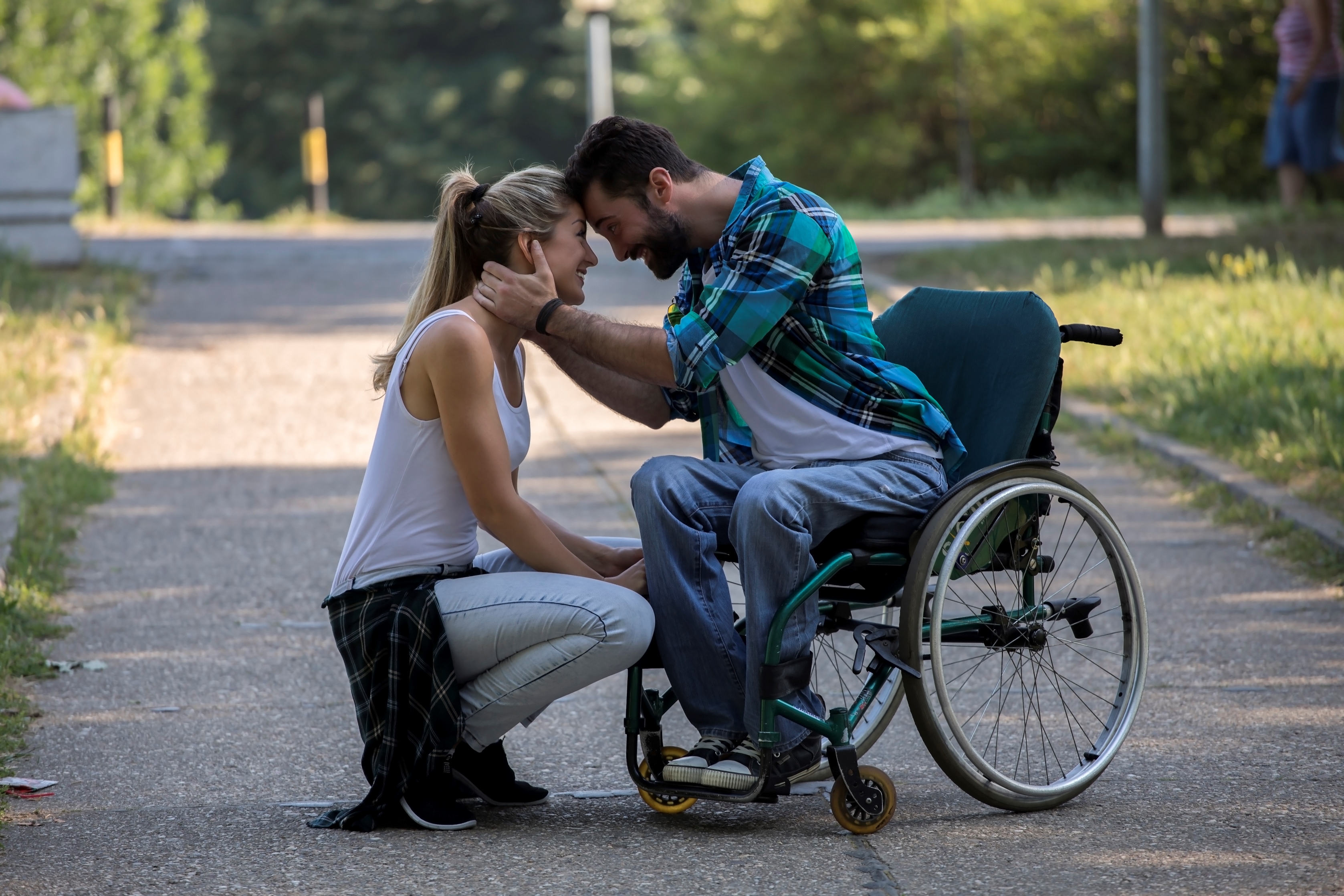 Dwarslaesiepatiënt En Vrouw