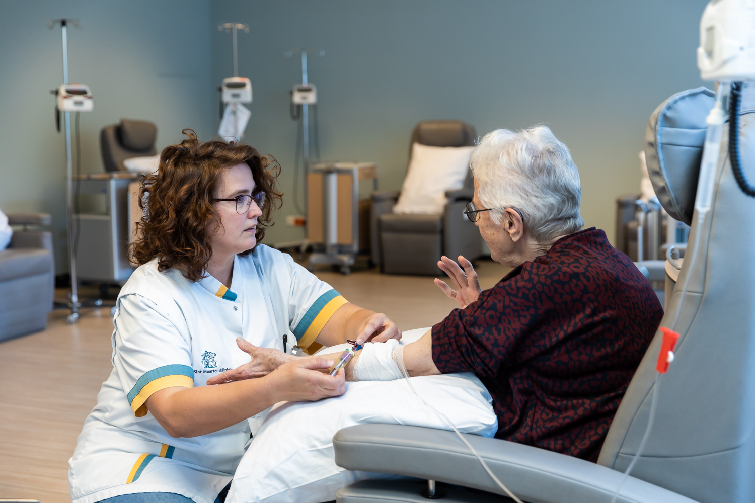 80.Verpleegkundige En Patient Reumatologie