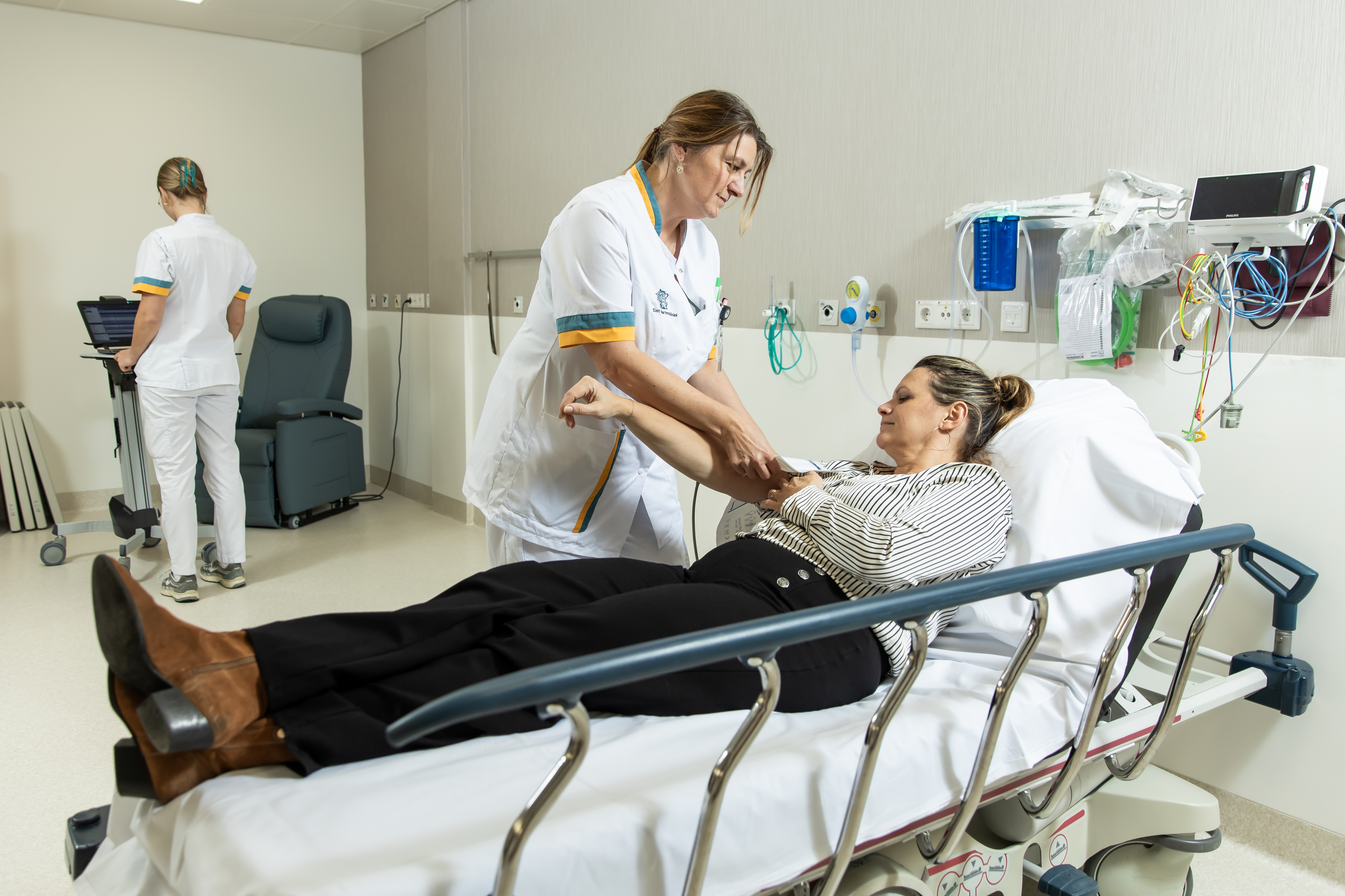 arts en patient in bed